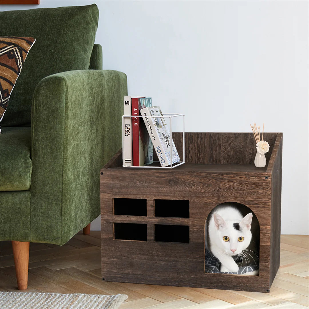 Katzenhaus aus Holz mit Ablage