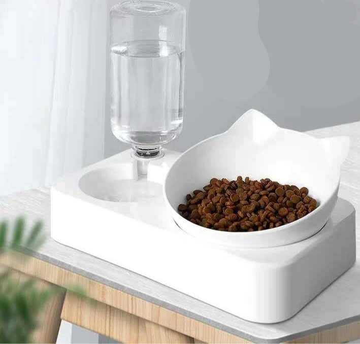Doppelnapf für Futter und Wasser mit 15 Grad Neigung