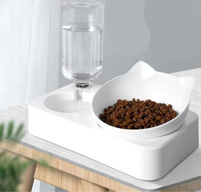 Doppelnapf für Futter und Wasser mit 15 Grad Neigung